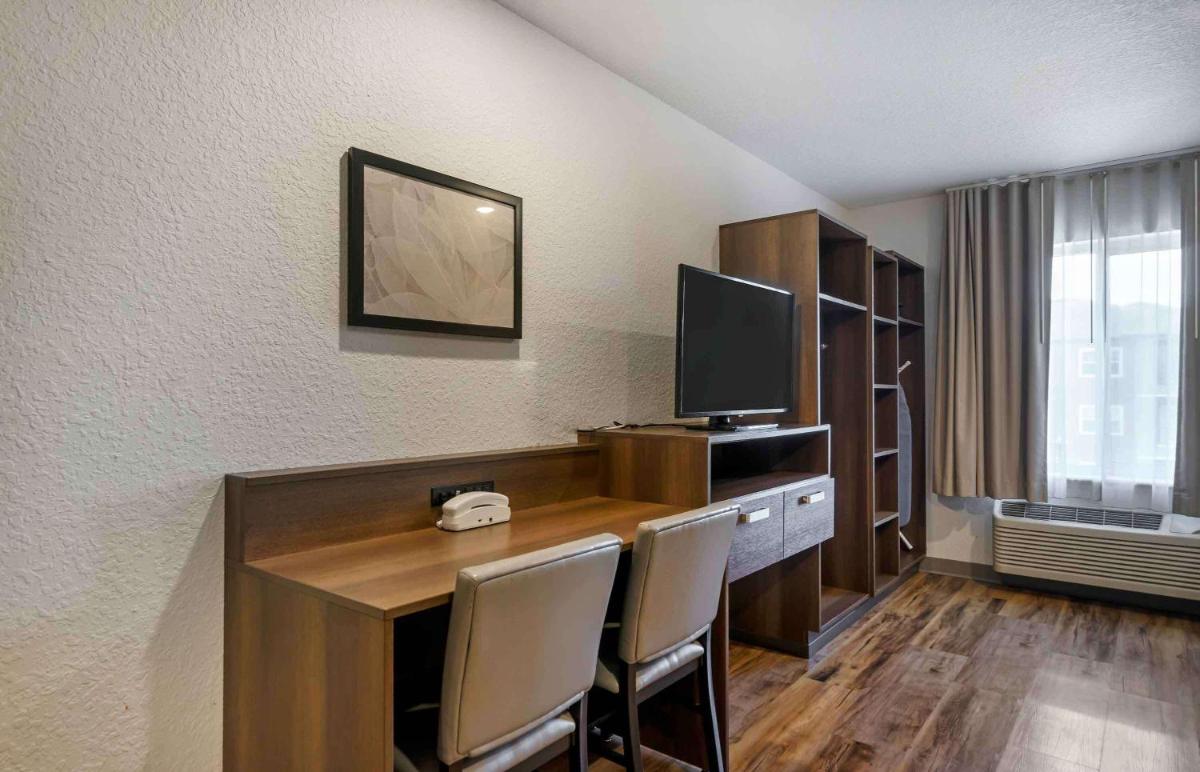 WoodSpring Suites Tampa Brandon - image 3