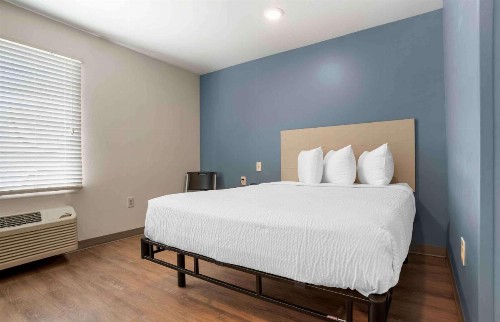WoodSpring Suites Tampa Brandon - image 4