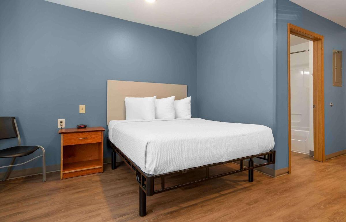 WoodSpring Suites Tampa Brandon - image 5