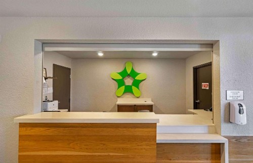 WoodSpring Suites Tampa Brandon - image 6