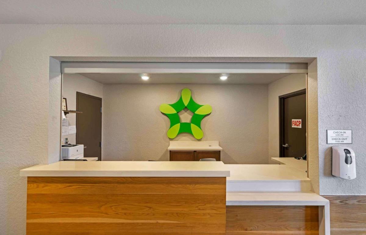WoodSpring Suites Tampa Brandon - image 6