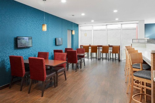 TownePlace Suites by Marriott Tampa South - image 18