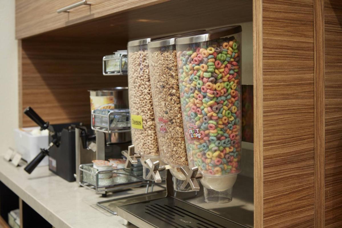 TownePlace Suites by Marriott Tampa South - image 2