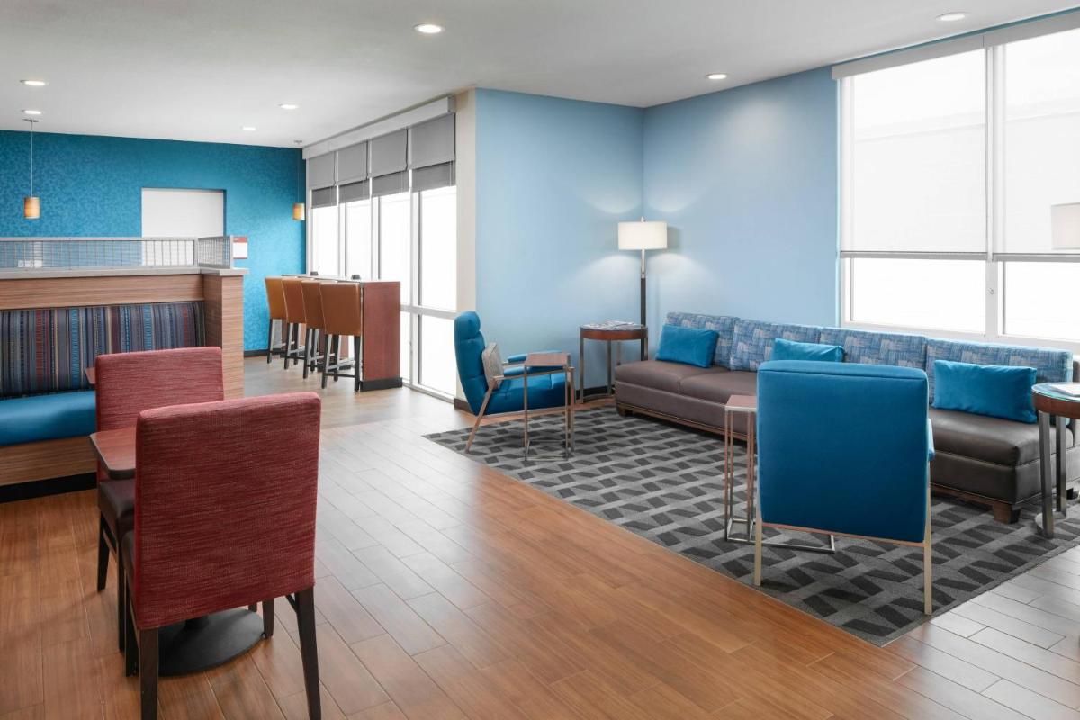TownePlace Suites by Marriott Tampa South - image 3