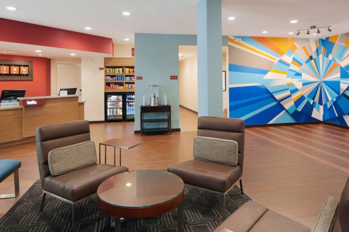 TownePlace Suites by Marriott Tampa South - image 7