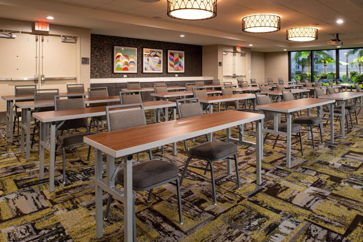 Home2 Suites By Hilton Tampa Downtown Channel District - image 5