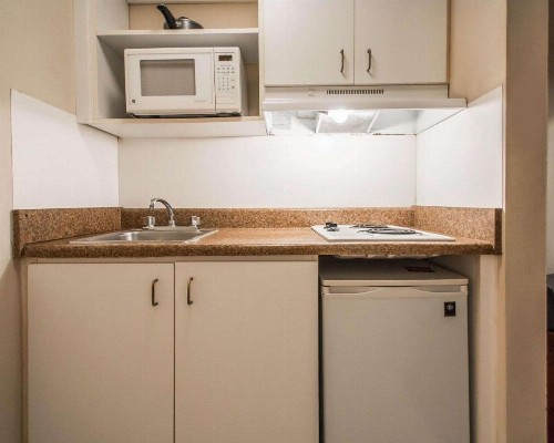 Suburban Extended Stay Hotel Airport - image 4