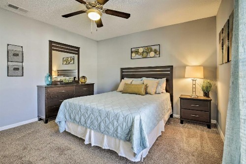 Tampa Townhome with Pool Near Top Attractions! - image 11