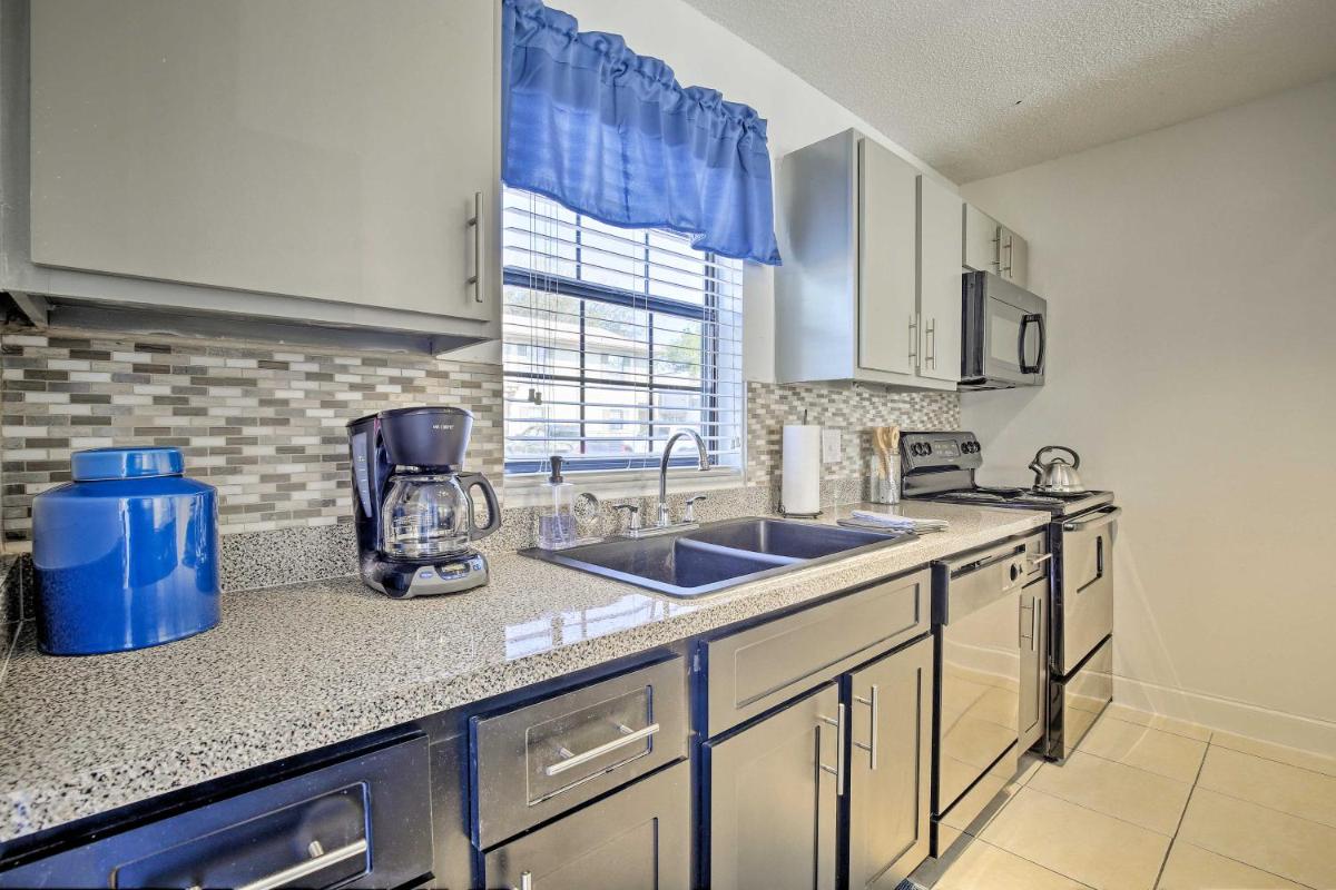 Tampa Townhome with Pool Near Top Attractions! - image 4