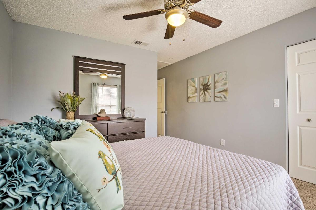 Tampa Townhome with Pool Near Top Attractions! - image 6