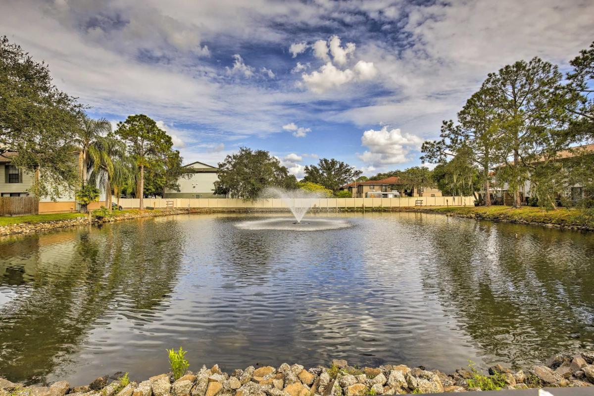 Tampa Townhome with Pool Near Top Attractions! - image 7