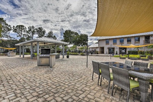 Tampa Townhome with Pool Near Top Attractions! - image 8