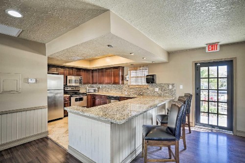 Tampa Townhome with Pool Near Top Attractions! - image 9