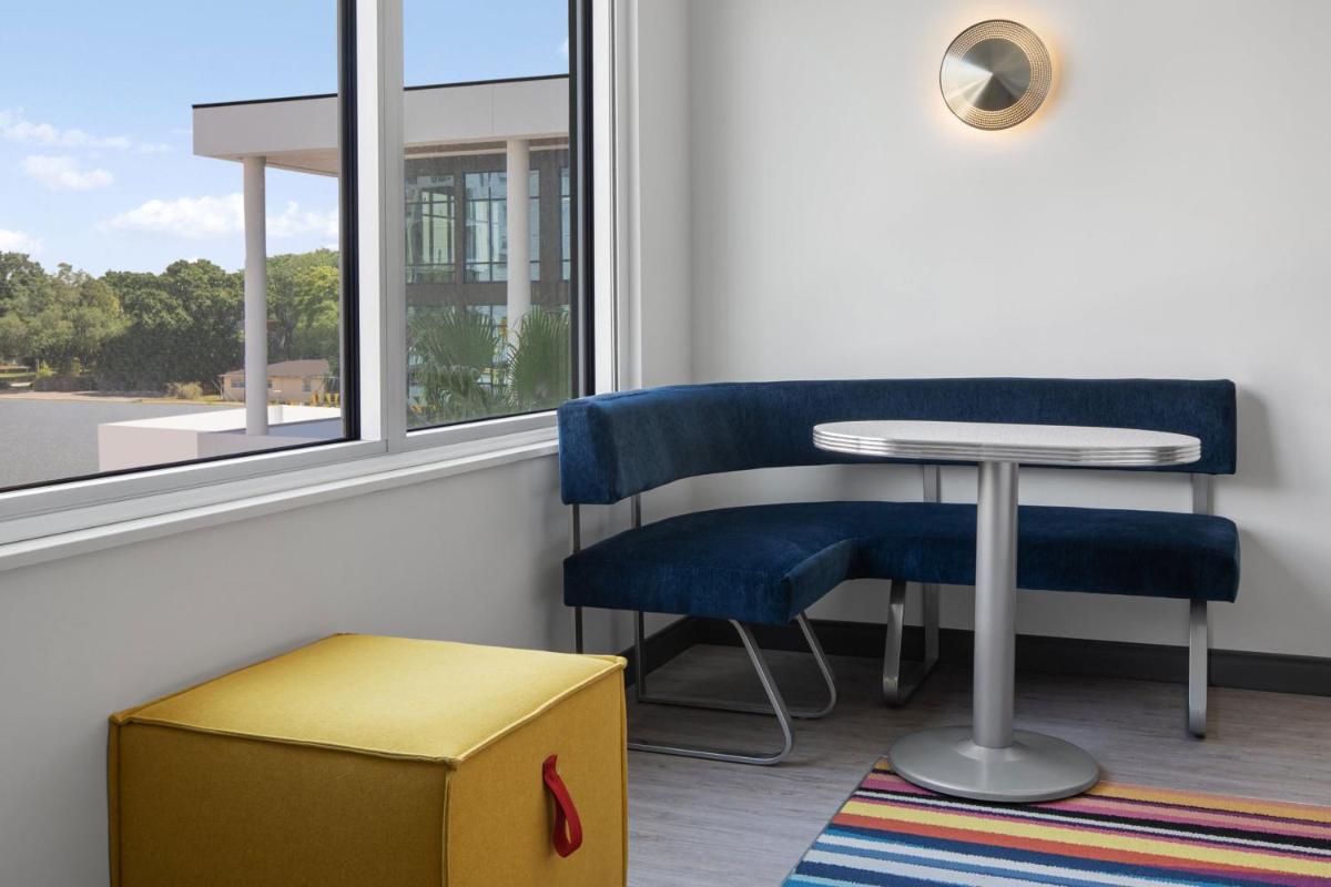 Aloft Tampa Midtown - image 7