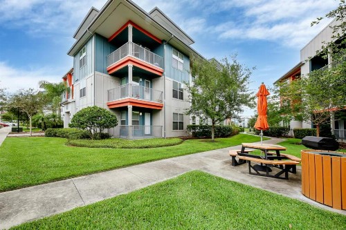 Viagem Bright & Relaxing 2BR with Pool & Gym - image 10