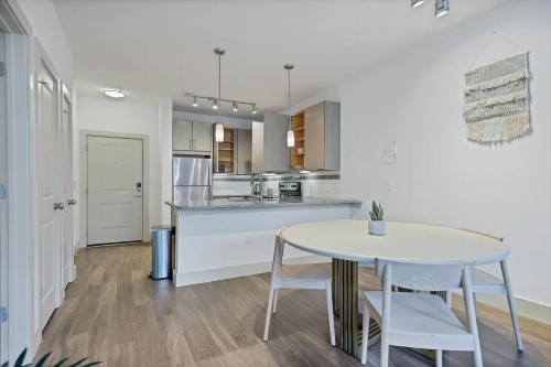 Viagem Stylish 1BR with Pool Gym & Parking - image 11