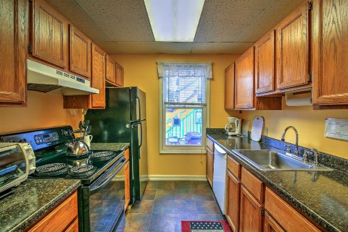 Downtown Tannersville Apt - 3 Mi to Hunter Mtn - image 9