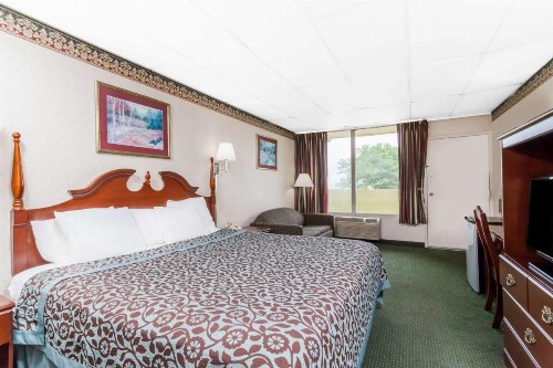 Days Inn by Wyndham Tannersville - image 22