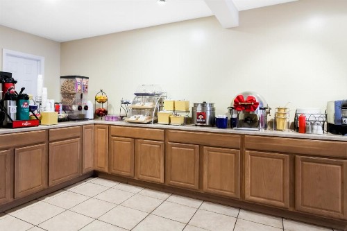 Days Inn by Wyndham Tannersville - image 30