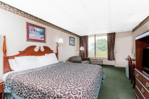 Days Inn by Wyndham Tannersville - image 34