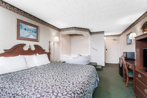 Days Inn by Wyndham Tannersville - image 9