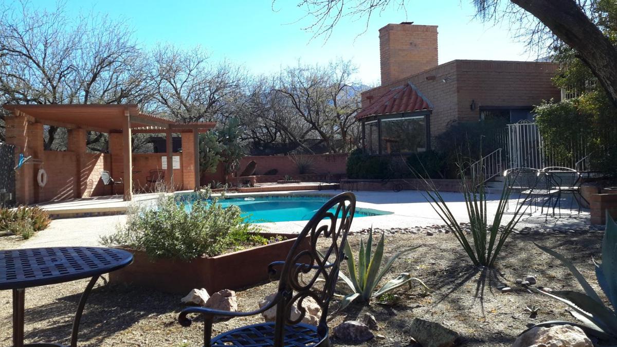 Desert Trails Bed & Breakfast - image 2