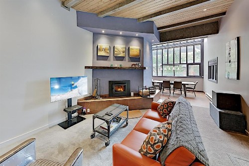 Steps to Slopes! Designer Mountain-View Condo condo