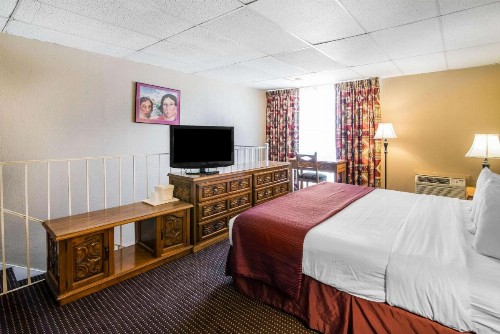 Quality Inn Taos - image 10