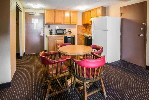 Quality Inn Taos - image 11