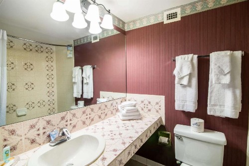 Quality Inn Taos - image 24