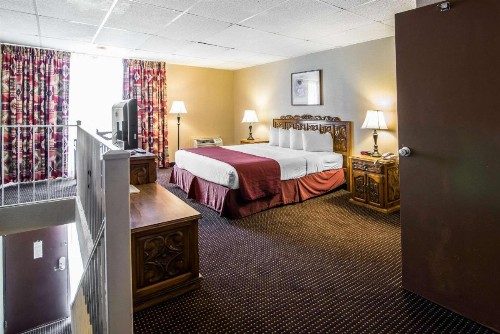 Quality Inn Taos - image 26