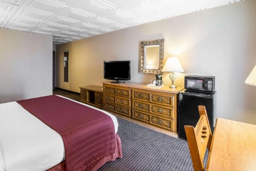 Quality Inn Taos - image 6