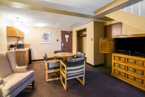 Quality Inn Taos - image 7