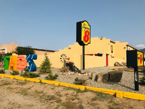 Super 8 by Wyndham Taos - image 16