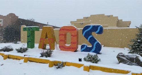 Super 8 by Wyndham Taos - image 17