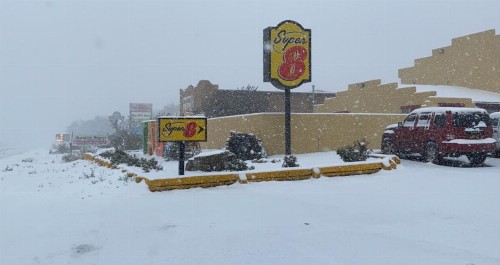 Super 8 by Wyndham Taos - image 19
