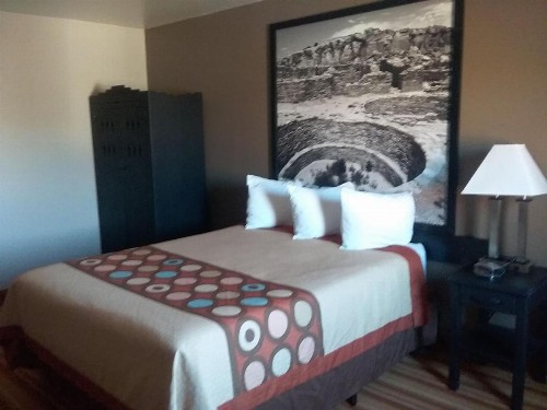 Super 8 by Wyndham Taos - image 20