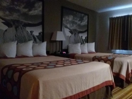 Super 8 by Wyndham Taos - image 25