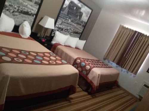 Super 8 by Wyndham Taos - image 39