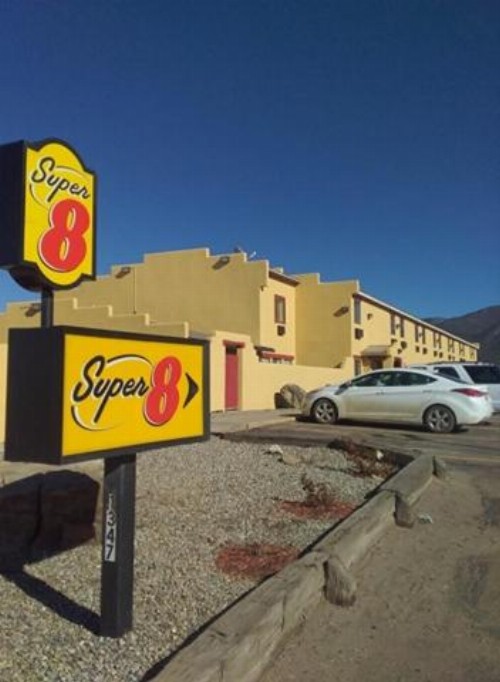 Super 8 by Wyndham Taos - image 47