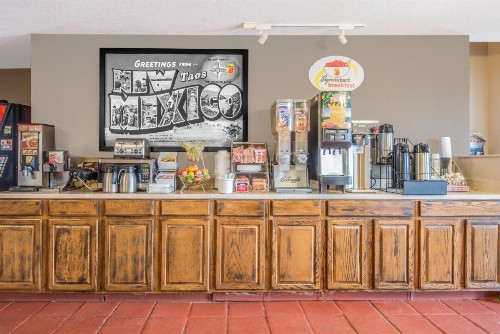 Super 8 by Wyndham Taos - image 49
