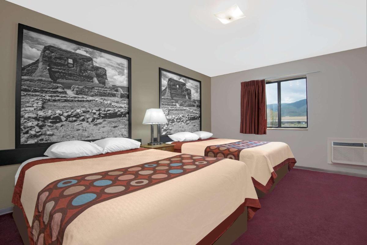 Super 8 by Wyndham Taos - image 6