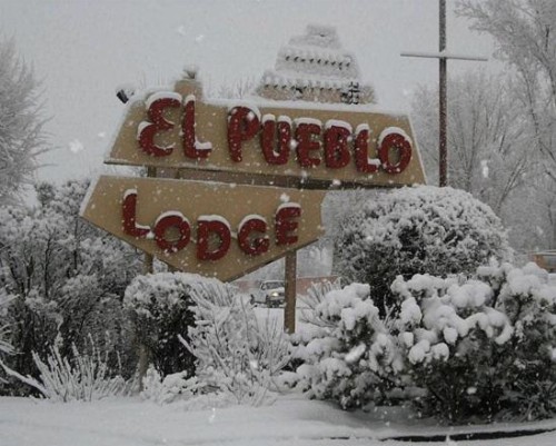 El Pueblo Lodge - image 1