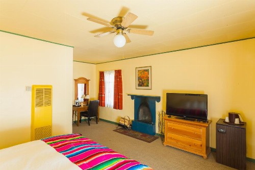 El Pueblo Lodge - image 27