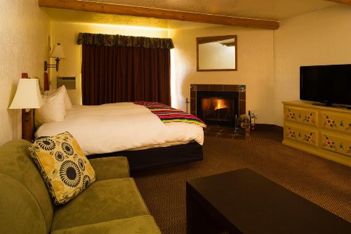 El Pueblo Lodge - image 31