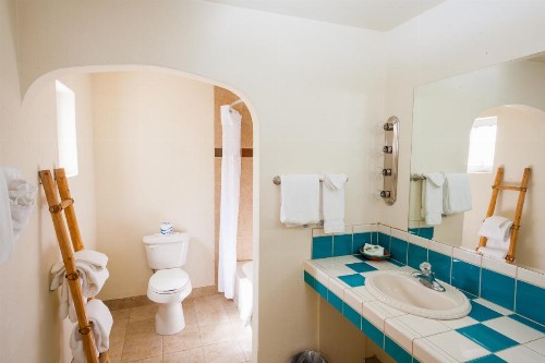 El Pueblo Lodge - image 6