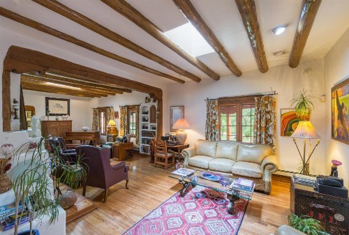 Inn on La Loma Plaza - image 10