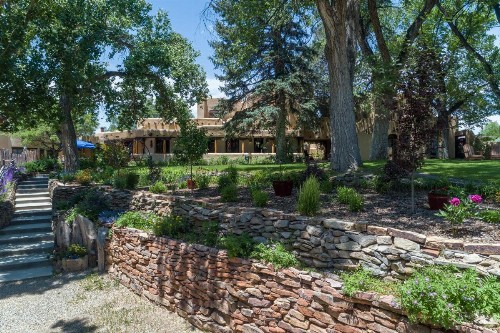 Inn on La Loma Plaza - image 2