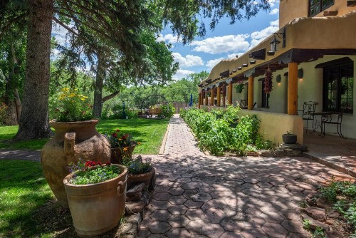 Inn on La Loma Plaza - image 32