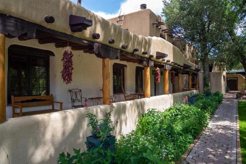 Inn on La Loma Plaza - image 6